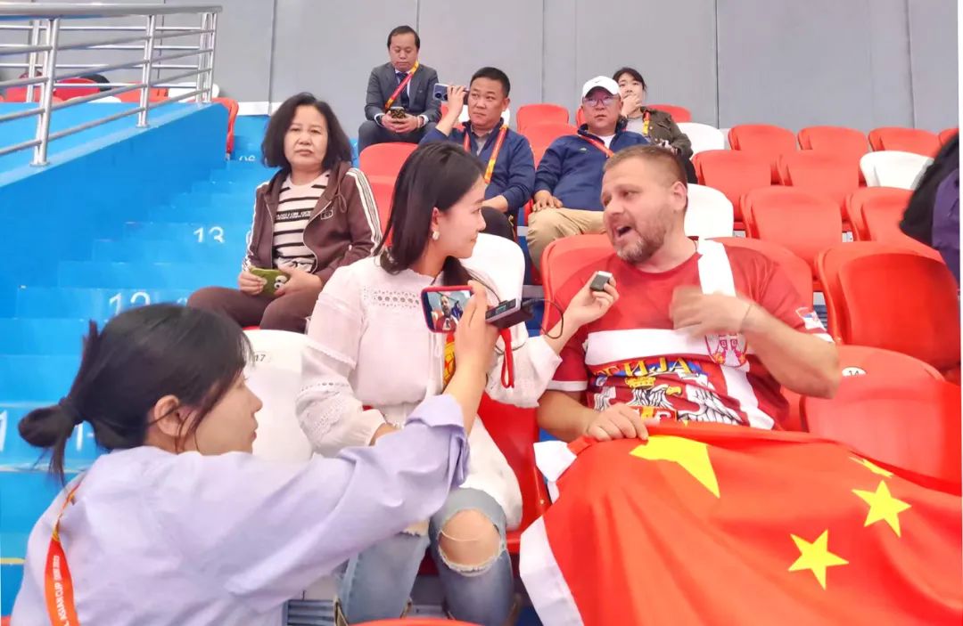 关于米兰体育:中国女足“团结一心”，球迷：期待她们能在世界杯上取得好成绩！的信息