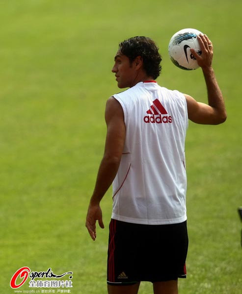 米兰体育:运动员之间的竞争与合作:如何平衡关系的简单介绍 米兰体育:运动员之间的竞争与合作:如何平衡关系的简单介绍