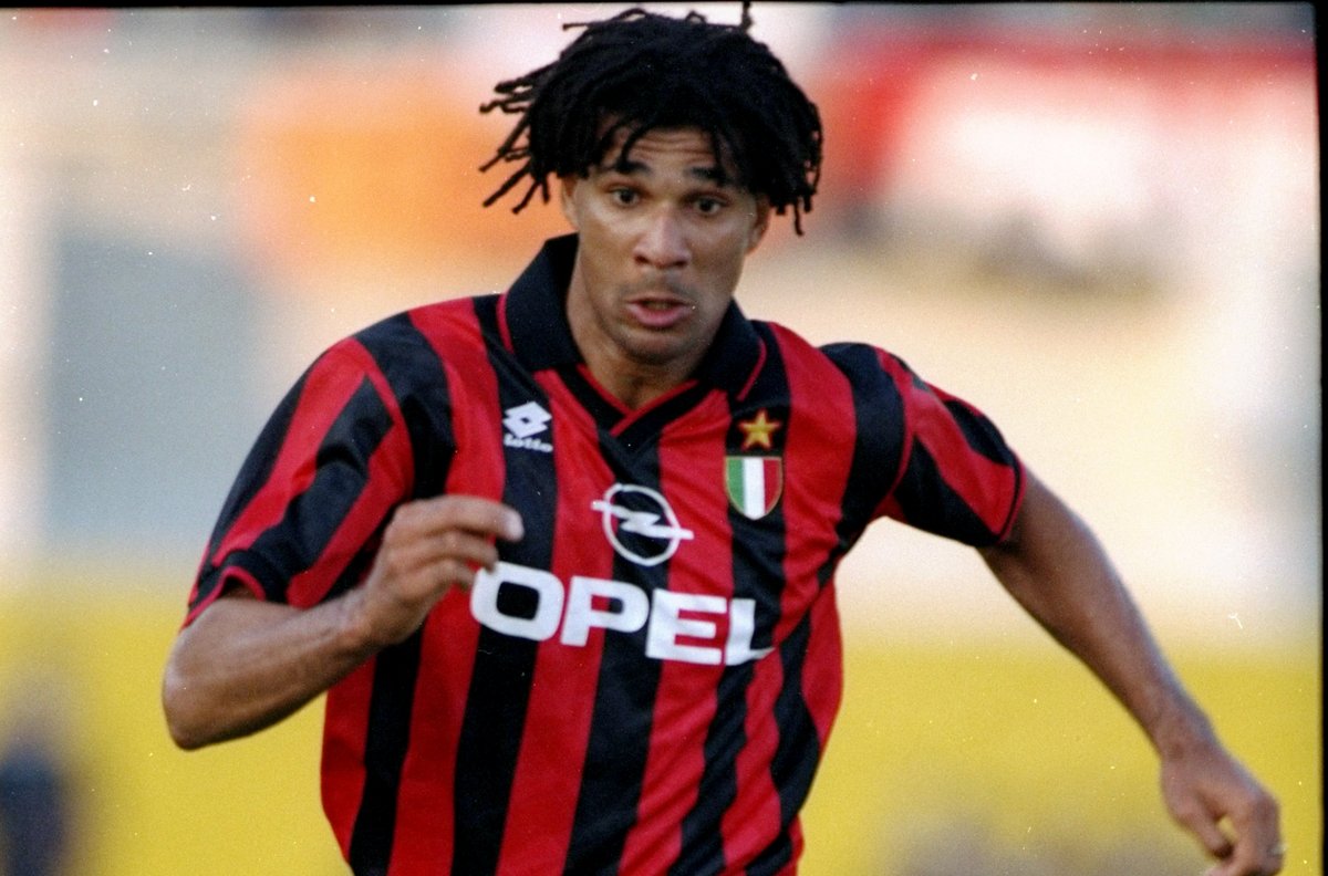 包含米兰体育:《英雄联盟》战队历史回顾:传奇选手的战术演变的词条 包含米兰体育:《英雄联盟》战队历史回顾:传奇选手的战术演变的词条