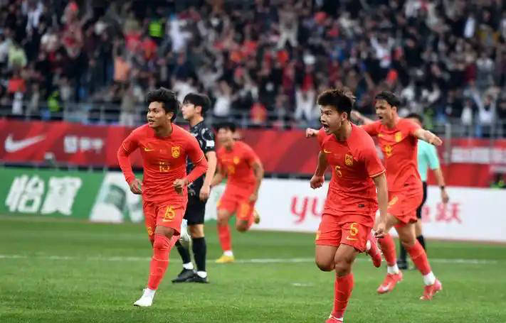 米兰体育:中国足球“智慧足球”成“鸡肋”，球迷：科技不能解决所有问题！的简单介绍