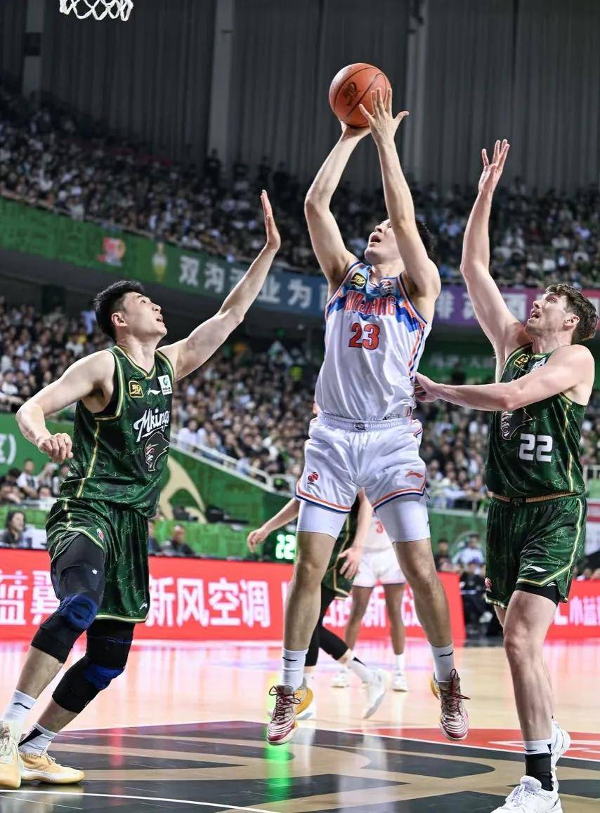 包含米兰体育：CBA选秀大会新秀加盟，为联赛注入新活力的词条