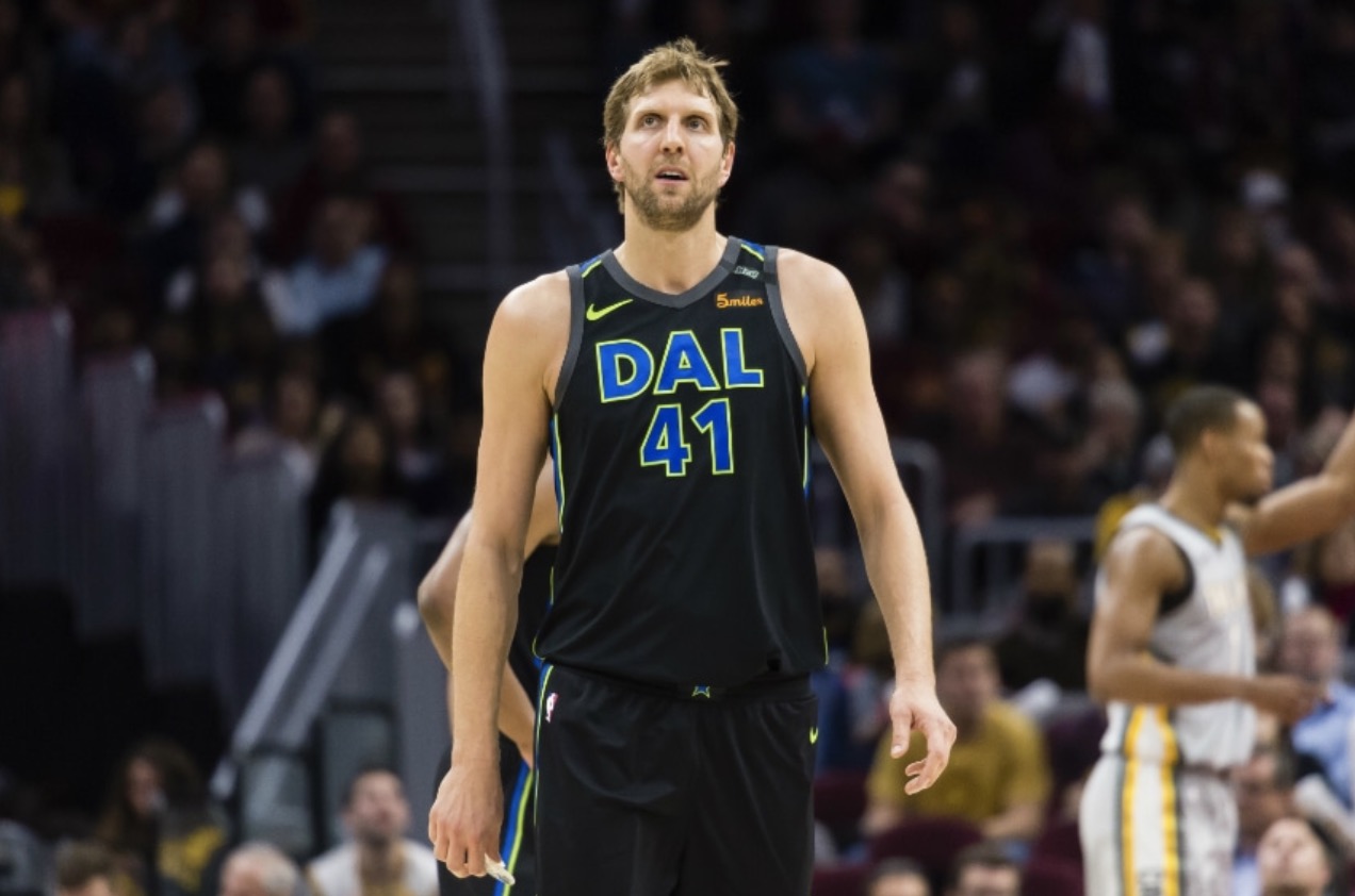 包含米兰体育：NBA球星自传：讲述诺维茨基的传奇生涯的词条