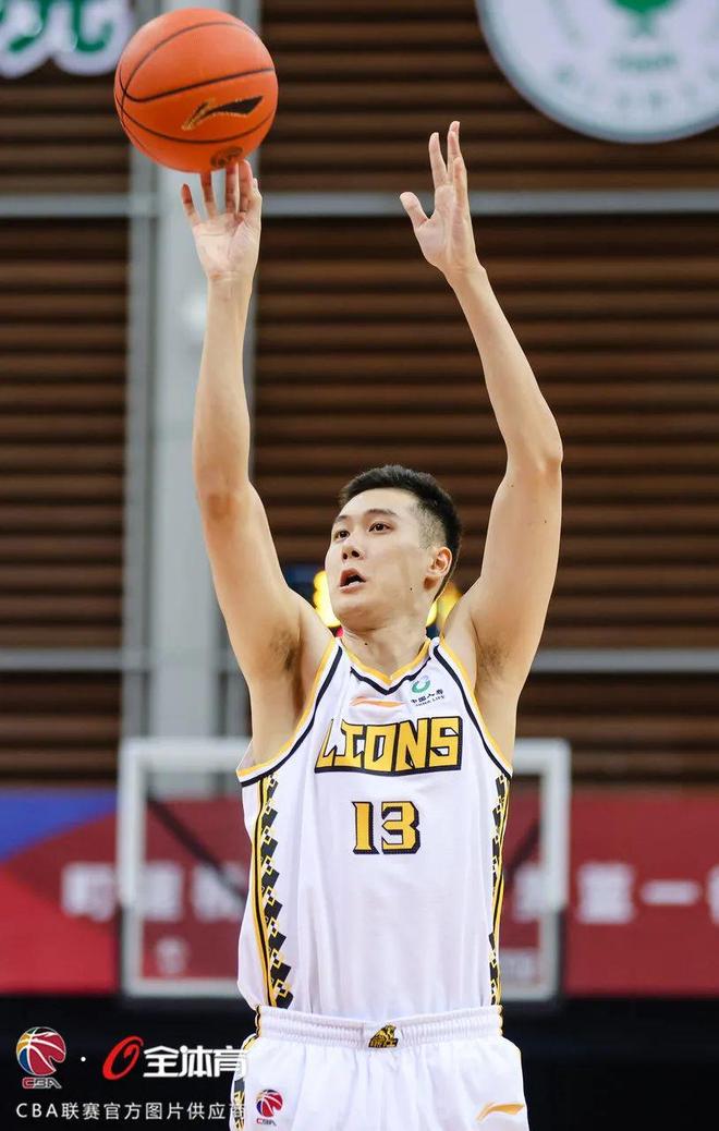 米兰体育：CBA球队战术分析：谁是战术大师？
