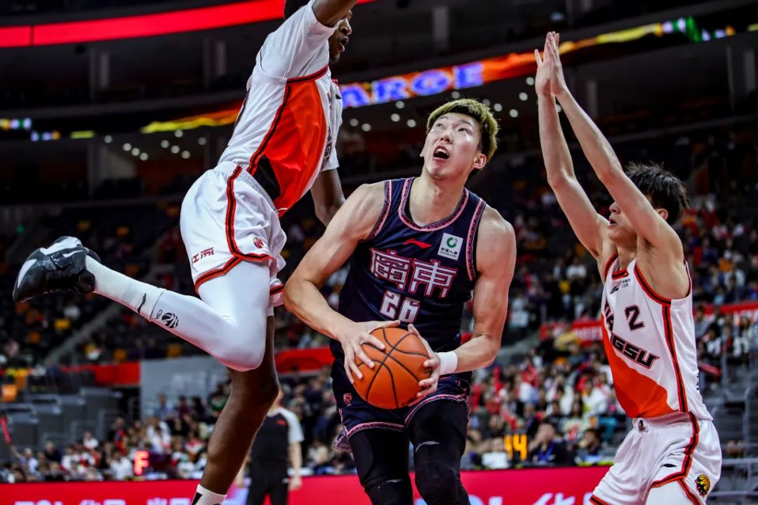 米兰体育：CBA总决赛战火重燃，巅峰对决谁能笑到最后？
