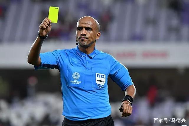 米兰体育:中超裁判“VAR”回放五分钟，球迷：这时间够我泡一桶泡面了！