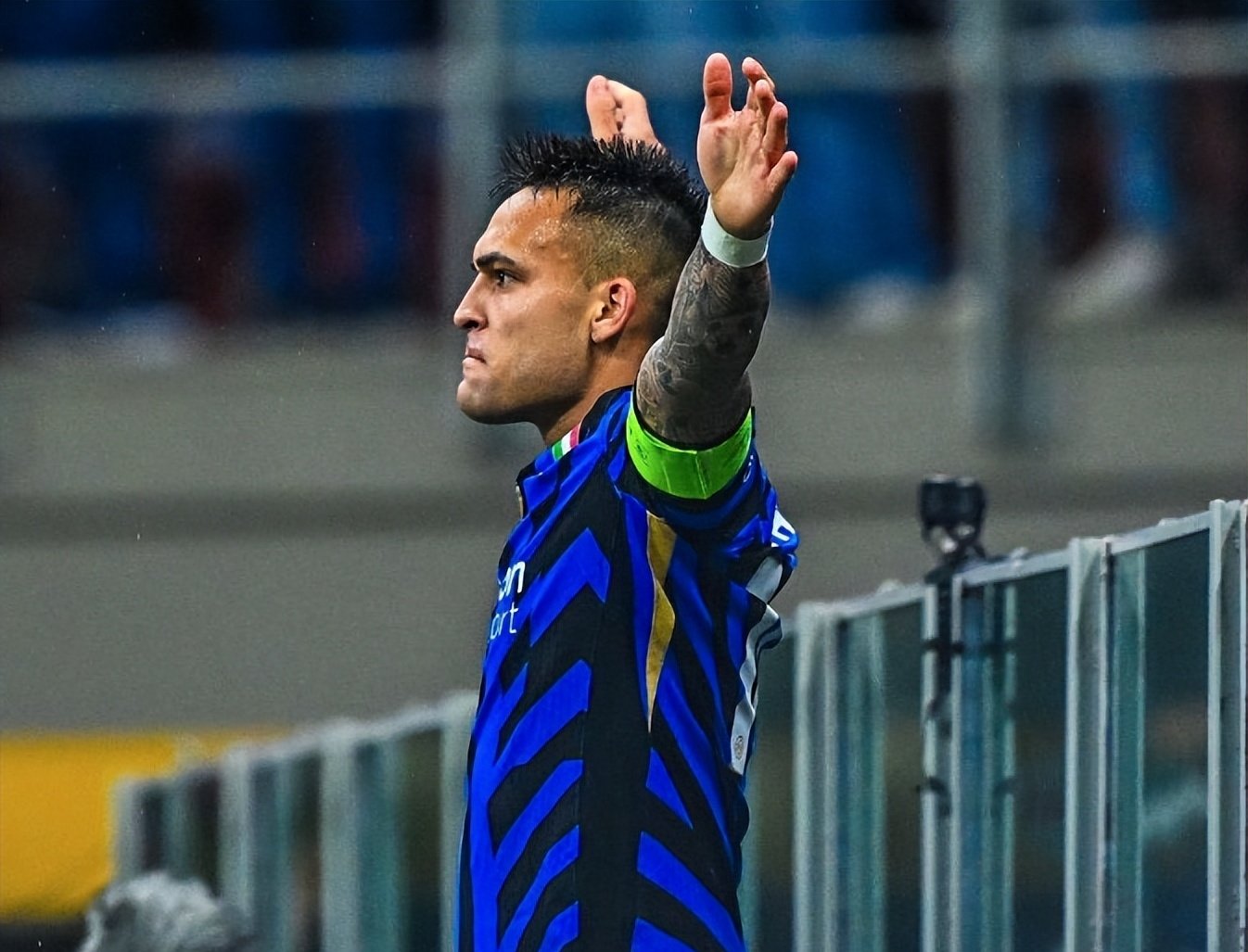 包含米兰体育：比赛中的决策：教练如何在关键时刻做选择的词条