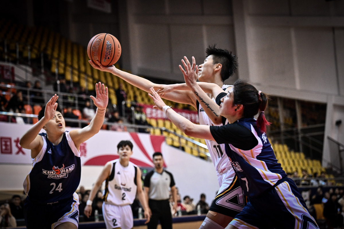 米兰体育：篮球主题的摄影比赛：用镜头记录篮球的精彩瞬间