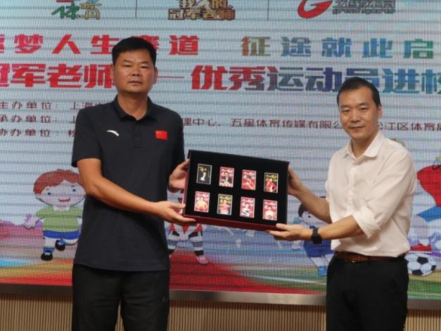 米兰体育：冠军教练的成功秘籍：领导力与灵活战术