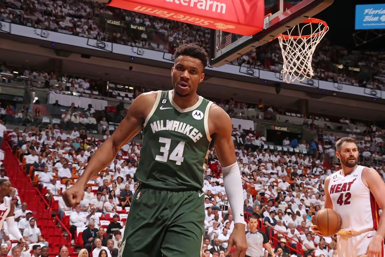 关于米兰体育：雄鹿队字母哥的统治力：能否再次带领球队冲击总冠军？的信息