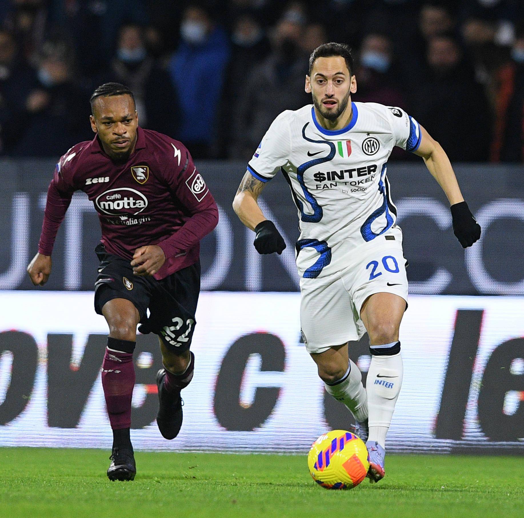 关于米兰体育:LaLiga与意甲的比较：足球文化的交融的信息