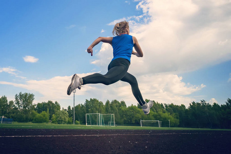 米兰体育:从运动员到创业者：如何实现职业转型